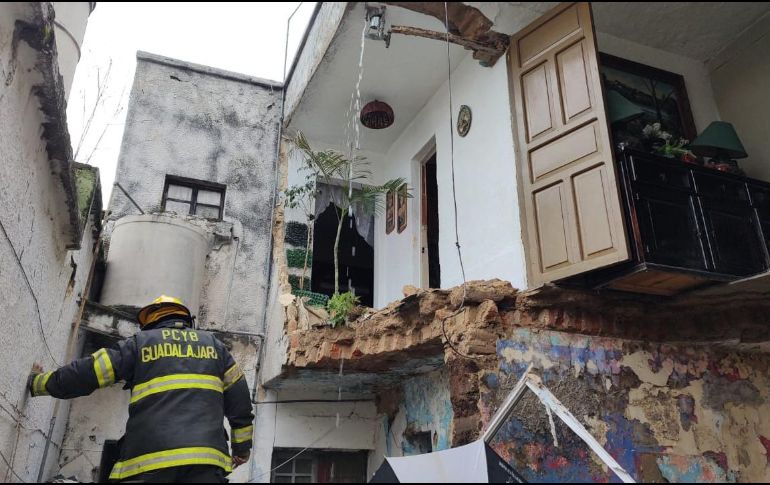 La casa afectada se ubica en el cruce de las calles Álvaro Obregón y Francisco González Bocanegra. ESPECIAL/Protección Civil Guadalajara