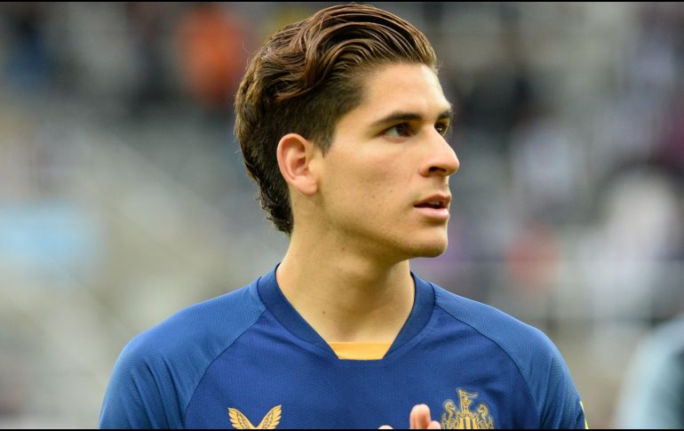 Santiago ya cumplió su sueño de pisar St James' Park con la elástica del Newcastle puesta.  TWITTER/@NUFC