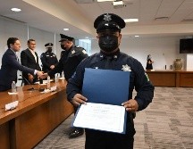 Siete oficiales recibieron uniformes y otros veinte elementos están a la espera de conocer los resultados de su examen Ceneval. ESPECIAL/Gobierno de Tlajomulco