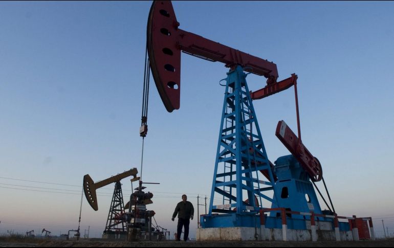 Los precios cayeron por la debilidad de los últimos indicadores manufactureros en el mundo, pero las cotizaciones se recuperaron en espera de la reunión de la OPEP y sus aliados. EFE/ARCHIVO