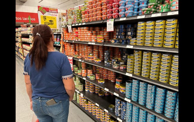 De acuerdo con la Profeco, el total de la canasta básica en este supermercado es de un costo de 937 pesos. EL INFORMADOR/A. Navarro