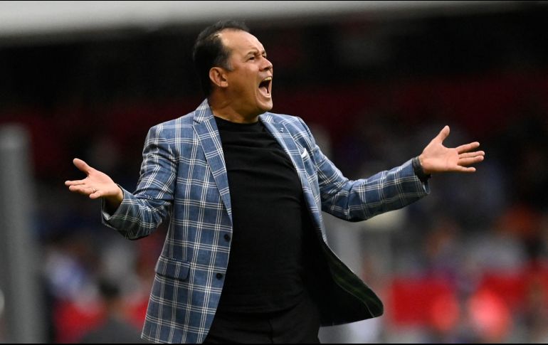 Juan Reynoso había manifestado que dirigir a la Blanquirroja era su sueño. AFP/P. Pardo