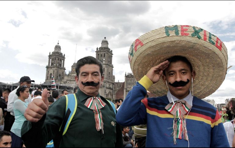 López Obrador informa que la fiesta iniciará a las 09:00 de la noche y a las 10:00 comenzarán a tocar los Tigres del Norte, y tras el Grito, volverán a seguir cantando. NTX / ARCHIVO