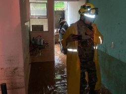 Los hechos se registraron alrededor de las 10:35 horas, luego de que los bomberos estatales recibieron el reporte vía el número de emergencias 911, de una barda colapsada en Cima Serena. FACEBOOK / Protección Civil Jalisco