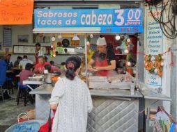 Se ubican en el Mercado San Juan de Dios, son famosos por su costo, pero a causa del alza en el precio de la carne y la tortilla los tuvieron que aumentar. EL INFORMADOR / G. Gallo