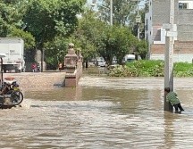 En algunos puntos del municipio, el nivel del agua alcanzó hasta el metro de altura, lo que originó el despliegue de los tres niveles de gobierno. ESPECIAL/Protección Civil Jalisco