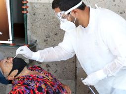 La dependencia resaltó que continúa el descenso de contagios al reportarse mil 672 en promedio por día en la semana epidemiológica número 34. EL INFORMADOR / ARCHIVO