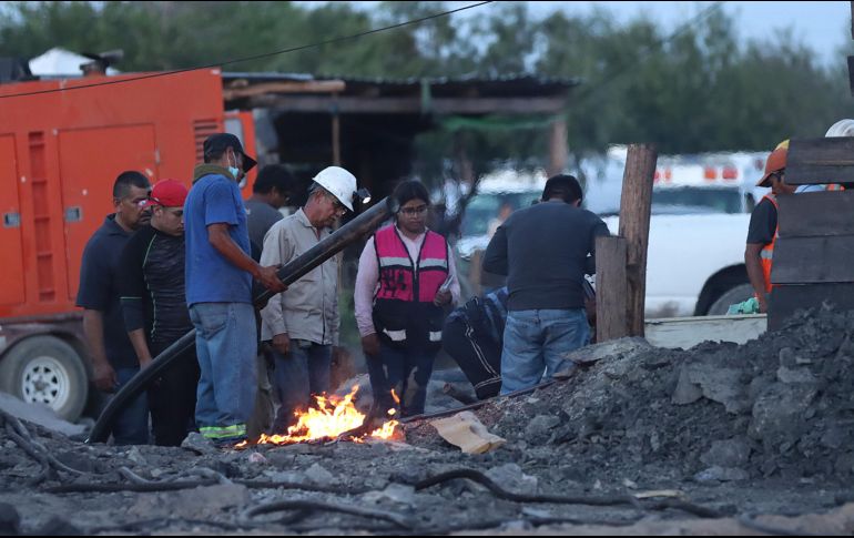López Obrador informa que la Sedena ha implementado el Plan DN-III y junto con Protección Civil, se trabaja con autoridades locales, municipales y estatales, para el rescate de los mineros atrapados en Coahuila. EFE / A. Ojeda