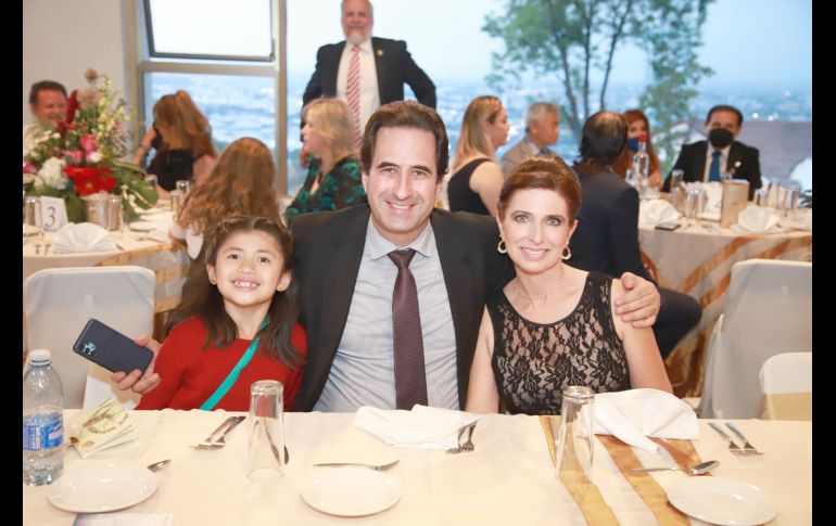 Regina de la Cruz, Ricardo de la Cruz y Cecilia Guerrero. GENTE BIEN JALISCO/Antonio Martínez