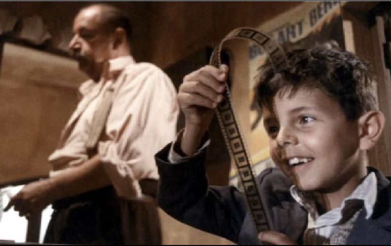 Giuseppe Tornatore ha dado fin a las especulaciones al confirmar que será él quien, además de dirigir este nuevo formato, también sea el escritor principal de los seis capítulos. ESPECIAL