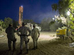 Continúa el rescate de 10 mineros atrapados, tras el derrumbe en una mina de Sabinas, Coahuila. AFP / J. Aguilar