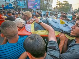 Cientos de personas salieron a protestar por los ataques que dejaron muertos y heridos. EFE