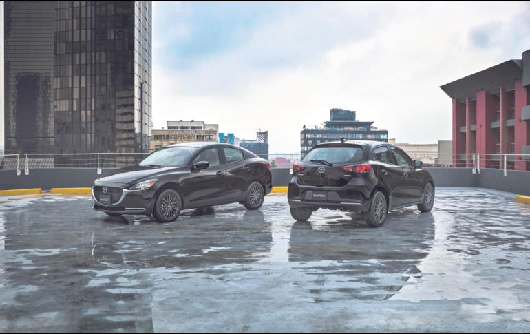 Se posicionan como las versiones tope de gama en sus respectivas carrocerías, sin embargo el Mazda2 Hatchback (a la derecha) se vuelve una opción interesante por su reforzado equipamiento. ESPECIAL/Mazda