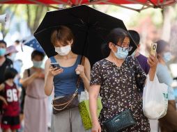 Los turistas que desean salir de Sanya tienen que dar negativo en el virus en cinco pruebas PCR en siete días. EFE/W. Hao