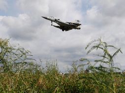 Según los analistas, las maniobras, que durarán hasta hoy, están dirigidas a practicar un bloqueo de la isla. EFE/R. Tongo