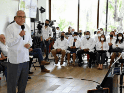 el gobernador del estado, Miguel Ángel Navarro Quintero, dio la bienvenida a las y los especialistas en una rueda de prensa en la que no se permitió hacer preguntas a las y los médicos extranjeros. ESPECIAL