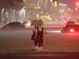 Las lluvias comenzaron la mañana del lunes y se intensificaron hacia la tarde. AFP/YONHAP