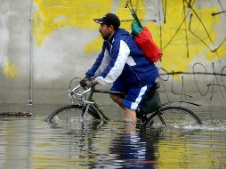 Las lluvias estarán acompañadas de descargas eléctricas, fuertes rachas de viento y posible caída de granizo, además que podrían ocasionar deslaves e inundaciones. EFE / ARCHIVO