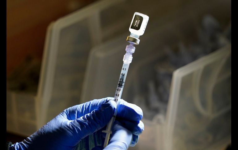 A pesar de obtener un menor índice de muertes, en la última semana se registraron, más de 14 mil muertes por COVID-19. AP/ Archivo