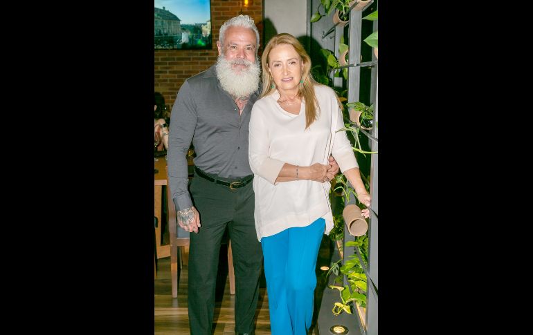 Enrique Flores y Maggie Cervantes. GENTE BIEN JALISCO/Jorge Soltero