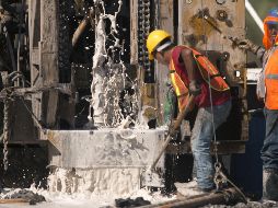 El día de ayer -martes- el volumen de agua extraído fue de 21 mil 787 metros cúbicos y el volumen total desde el pasado miércoles 3 de agosto ha sido de 125 mil 453 metros cúbicos. AFP / C. Aguilar