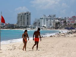 Particularmente, el gasto medio de quienes ingresaron por vía aérea fue de mil 77.18 dólares y el de quienes entraron por vía terrestre fue de 324.78 dólares. EFE / ARCHIVO