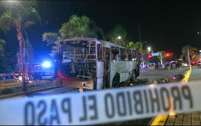 La tarde de ayer martes se registraron varios bloqueos con camiones incendiados en distintos puntos de Jalisco. EFE / ARCHIVO