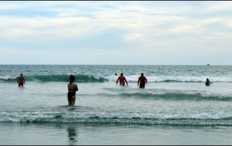 Protección Civil de Jalisco compartió algunas recomendaciones para evitar accidentes en cuerpos de agua en esta temporada vacacional. ESPECIAL.