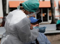 La mayor parte de los casos de COVID están presentes en los grupos de 18 a 29 años. EFE/G. Amador