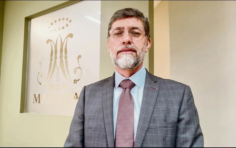 Roberto Carrillo López, rector de la Universidad Marista, explica que los objetivos académicos de los jóvenes se cumplen de mejor forma si van acompañados por la familia. ESPECIAL