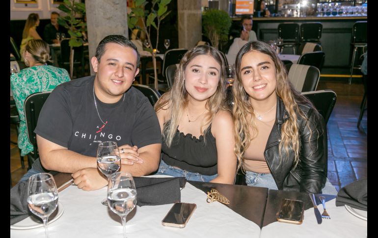 Sebastián Jiménez, Alejandra Ceja y Sophia Sanfelice. GENTE BIEN JALISCO/Jorge Soltero