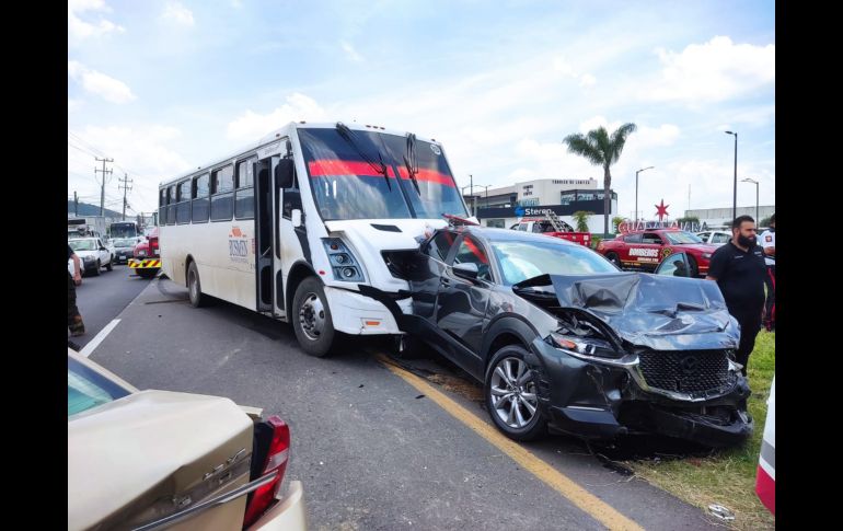 En la vialidad se cerró un carril con sentido hacía Guadalajara lo que ocasiona tráfico en la zona. CORTESÍA/ PC Zapopan