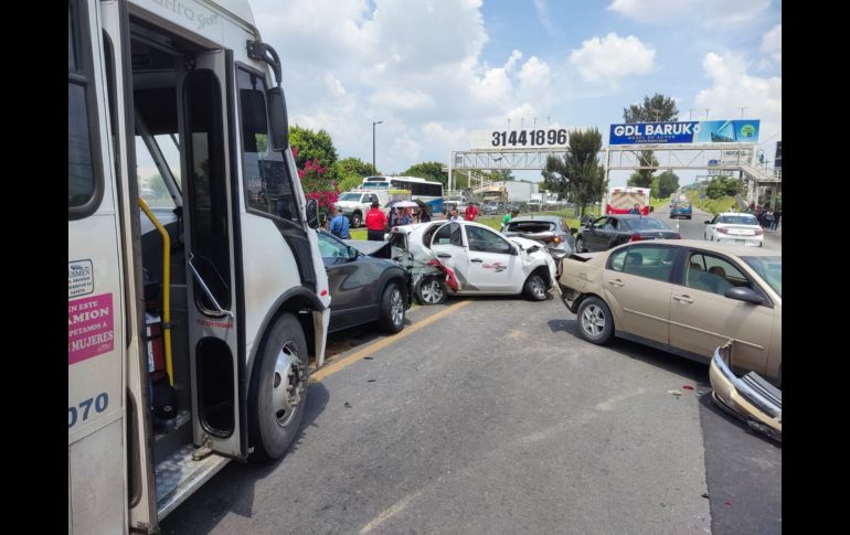 En la vialidad se cerró un carril con sentido hacía Guadalajara lo que ocasiona tráfico en la zona. CORTESÍA/ PC Zapopan