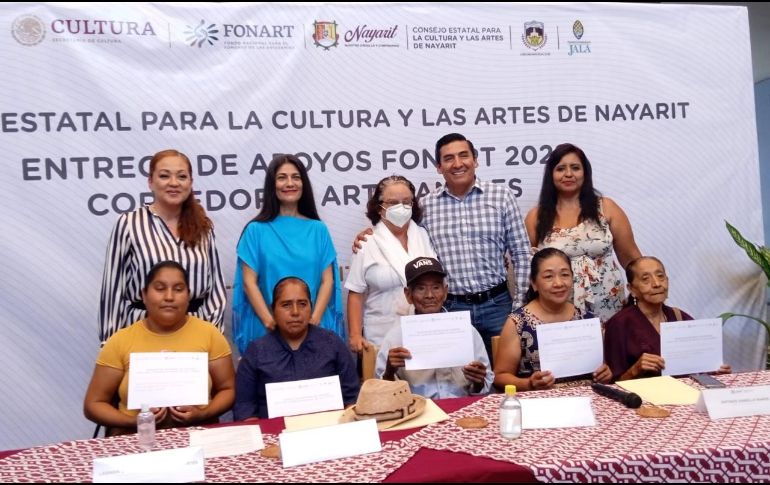 El acto de presentación fue presidido por la directora general de Fonart, Emma Yanes; el presidente municipal de Jala, Antonio Carrillo; la subsecretaria de Turismo del gobierno de Nayarit, Leonor González , y la directora general del Cecan, Irma Pérez. CORTESÍA