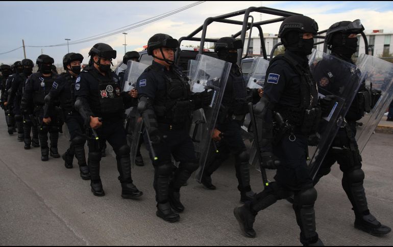Familiares que se encontraban dentro del Cereso estaban en la visita cuando llegaron hombres vestidos de civil al patio del área A y empezaron a golpear a los reos, lo que desató la riña. EFE