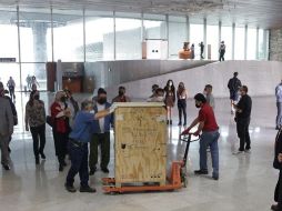 La pieza robada del Templo de Santiago Apóstol, en 2002, llegó a la Ciudad de México procedente de Dallas, Texas, para ser entregada por representantes del FBI en la Embajada Americana en el país, a autoridades de la FGR. CORTESÍA / INAH