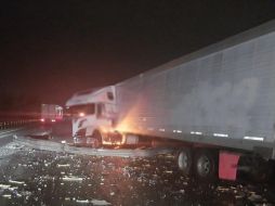 Al menos tres unidades presuntamente están involucradas en el accidente, dos de ellas de carga, aún no hay detalles del último vehículo que se encontraba en el accidente, ya que quedo completamente destruido. Twitter/@GN_Carreteras