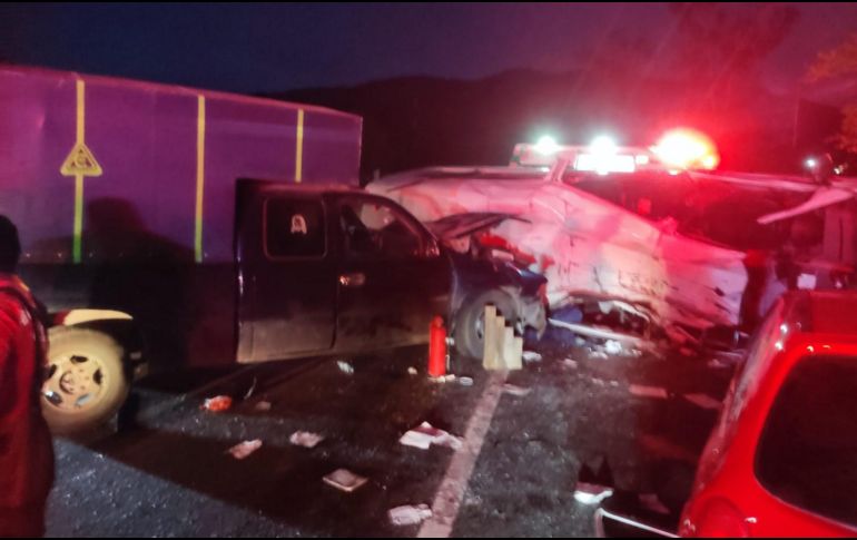 En carretera a Nogales se registró un choque múltiple que dejó 4 lesionados y un muerto. ESPECIAL