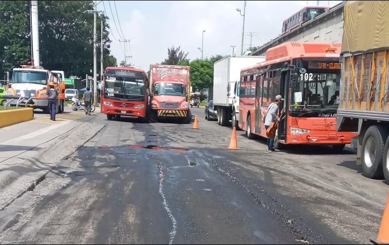 Acudió Protección Civil y Bomberos de Tlaquepaque solamente para la limpieza de combustible derramado en la zona. ESPECIAL /