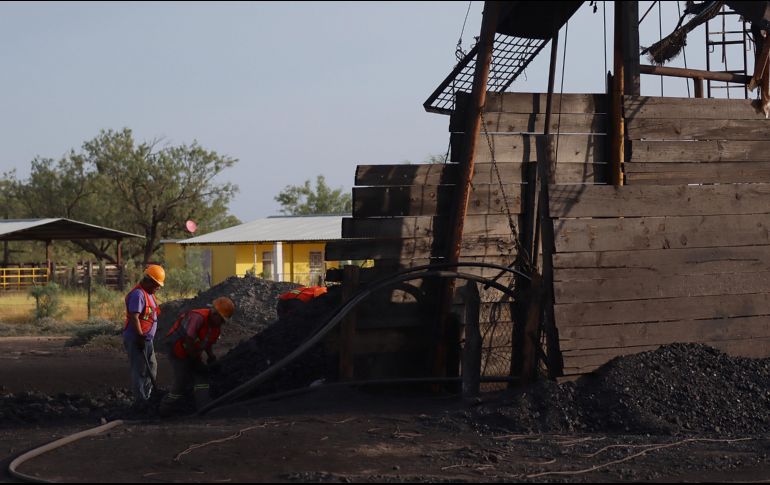 Ninguna autoridad municipal, estatal o federal proporciona información a los reporteros que cubren el operativo de rescate. EFE/A. Ojeda