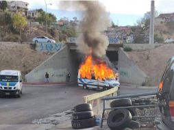 En varias partes de Baja California se reportó el incendio de vehículos por parte de hombres armados. SUN/ESPECIAL