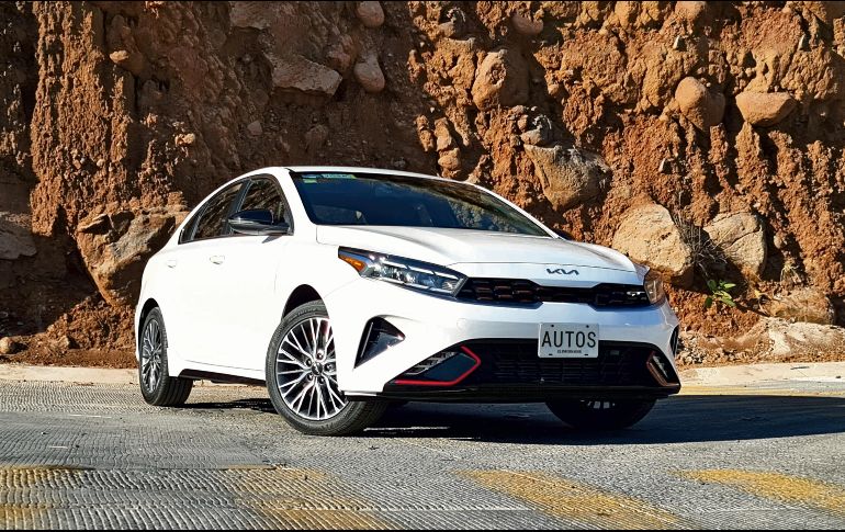 Así luce en apariencia la versión sedán del Forte en su acabado tope de gama. EL INFORMADOR/M. Castillo