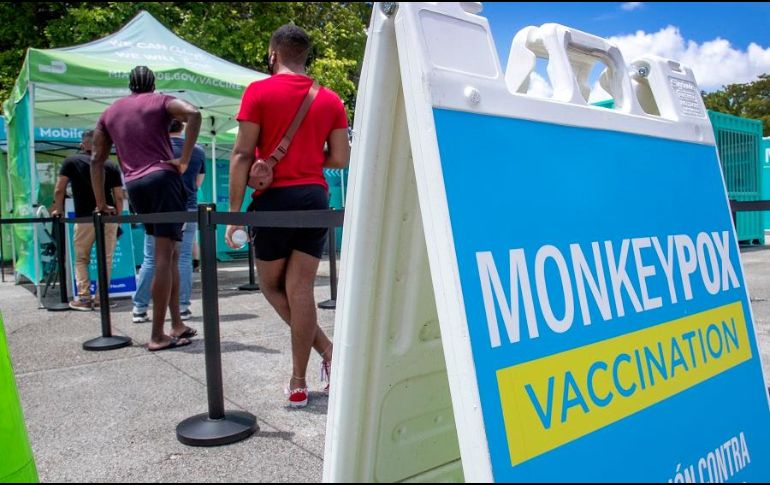 Expertos piden una mayor investigación sobre las transmisiones secundarias a través de las mascotas. EFE/C. Herrera