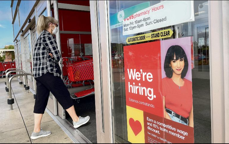 Los empleados buscan que sus empresas mejoren sus salarios o cambiarán de trabajo por uno mejor pagado. AFP