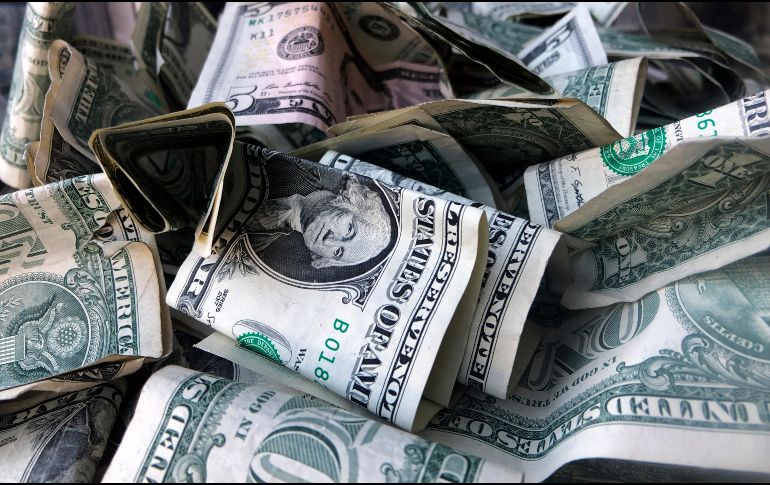 Por su parte, el dólar al menudeo se vende en 20.39 pesos en las ventanillas de los bancos. AP / ARCHIVO