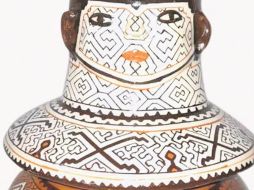 Durante dos semanas la ceramista enseñará a los alumnos de diferentes regiones de México sobre la construcción de vasijas y su decorado con kené, entre otras cosas. CORTESÍA