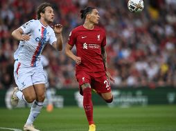 Darwin Núñez (D) fue expulsado por propinarle un cabezazo a Joachim Andersen durante su primer partido de la Premier League. AFP / P. Ellis