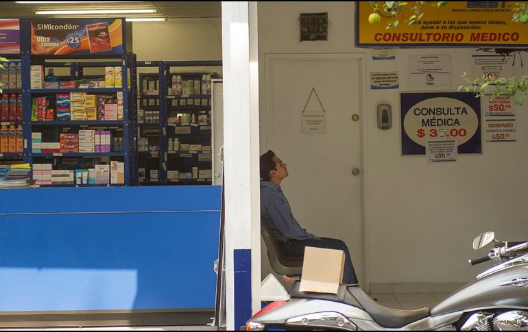Por su bajo costo, los consultorios en farmacias son un servicio muy solicitado, aunque no hay nada como la opinión de un especialista. EL INFORMADOR/ARCHIVO