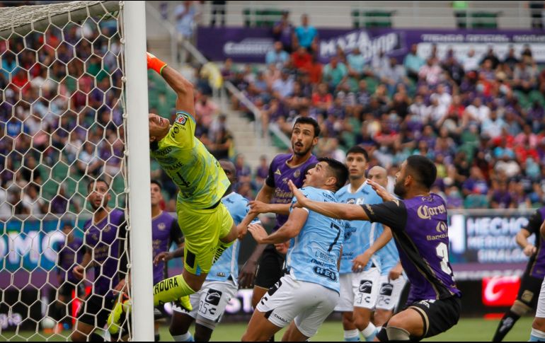 El empate deja a los Gallos en el sótano de la tabla y a los Cañoneros fuera de la zona de repesca. IMAGO7/A. Ávila
