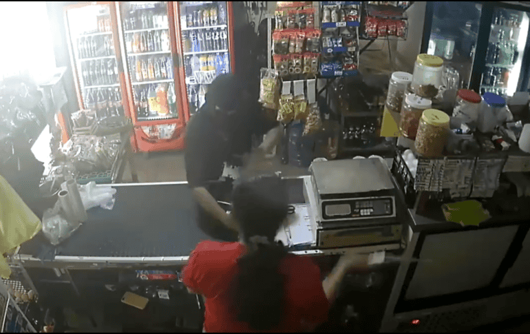 Hasta el momento se desconoce si el asaltante fue detenido. TWITTER